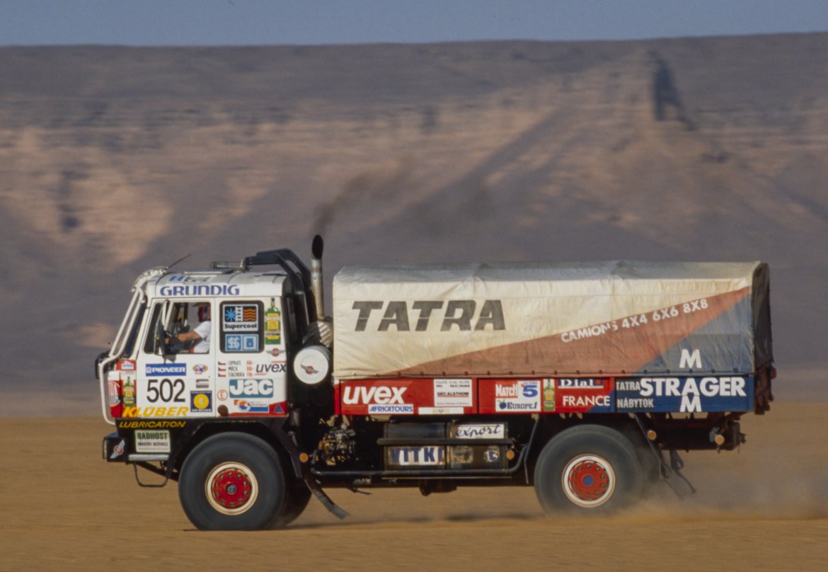 Dakar 1990 - pro tento ročník soutěže musel vzít Karel Loprais zavděk téměř sériovému provedení T 815.