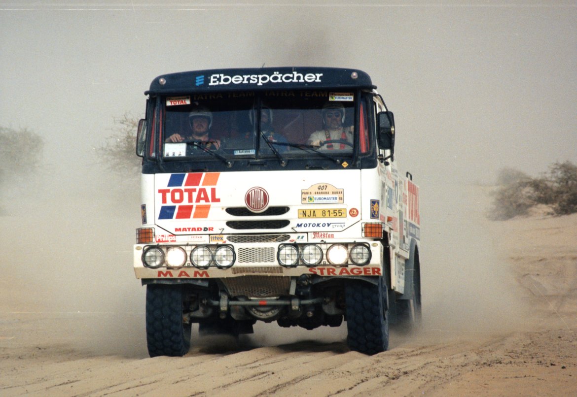 Dakar 1998 - bez jediného technického problému směřuje Puma s Karlem Lopraisem za svým prvním vítězstvím.