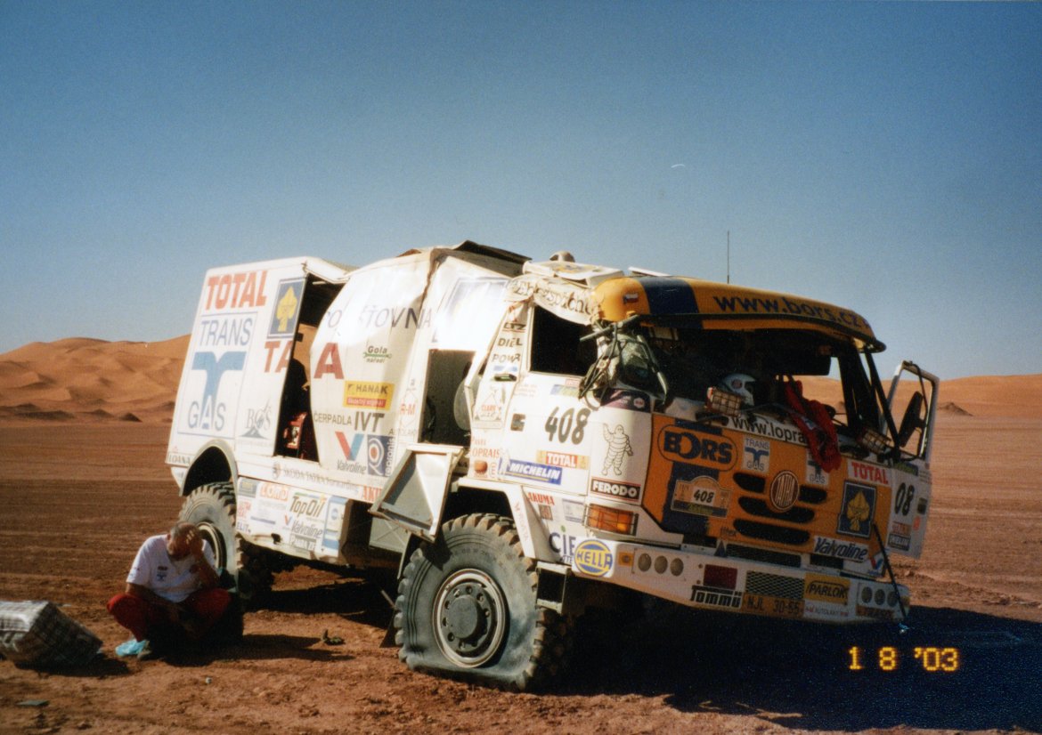 Dakar 2003 - v sedmé etapě přišla nejtěžší havárie v soutěžní kariéře Karla Lopraise.