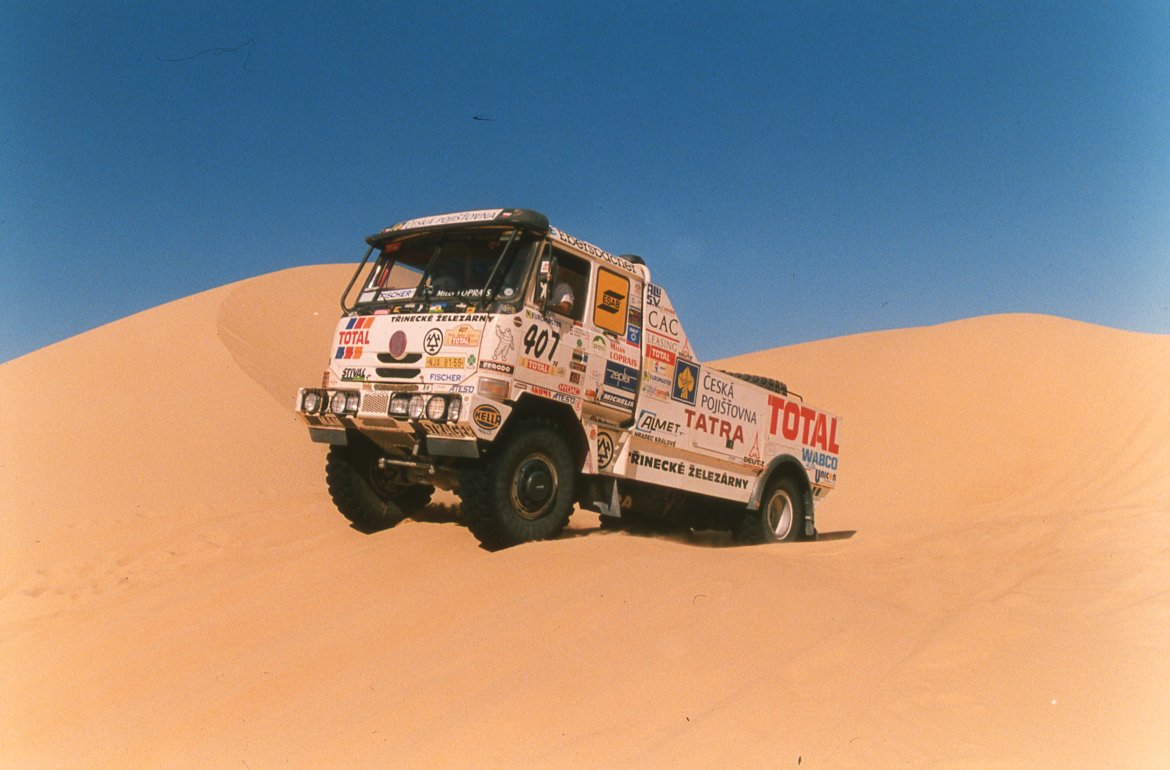 Dakar 2000 - etap v písku bylo při tomto ročníku pomálu a rozhodovala jen rychlost.