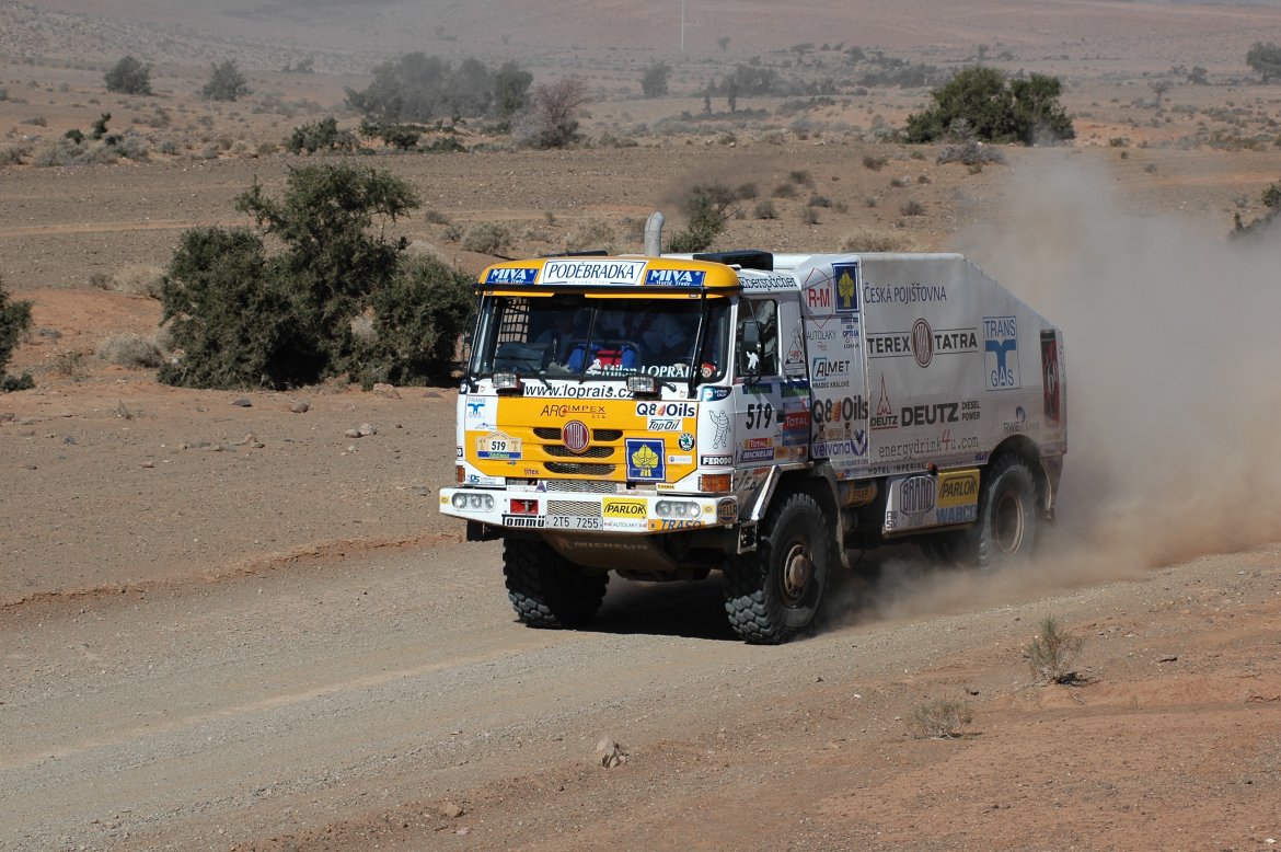 Dakar 2005 - prasklá kloubovka znamenala nakonec boj o život.