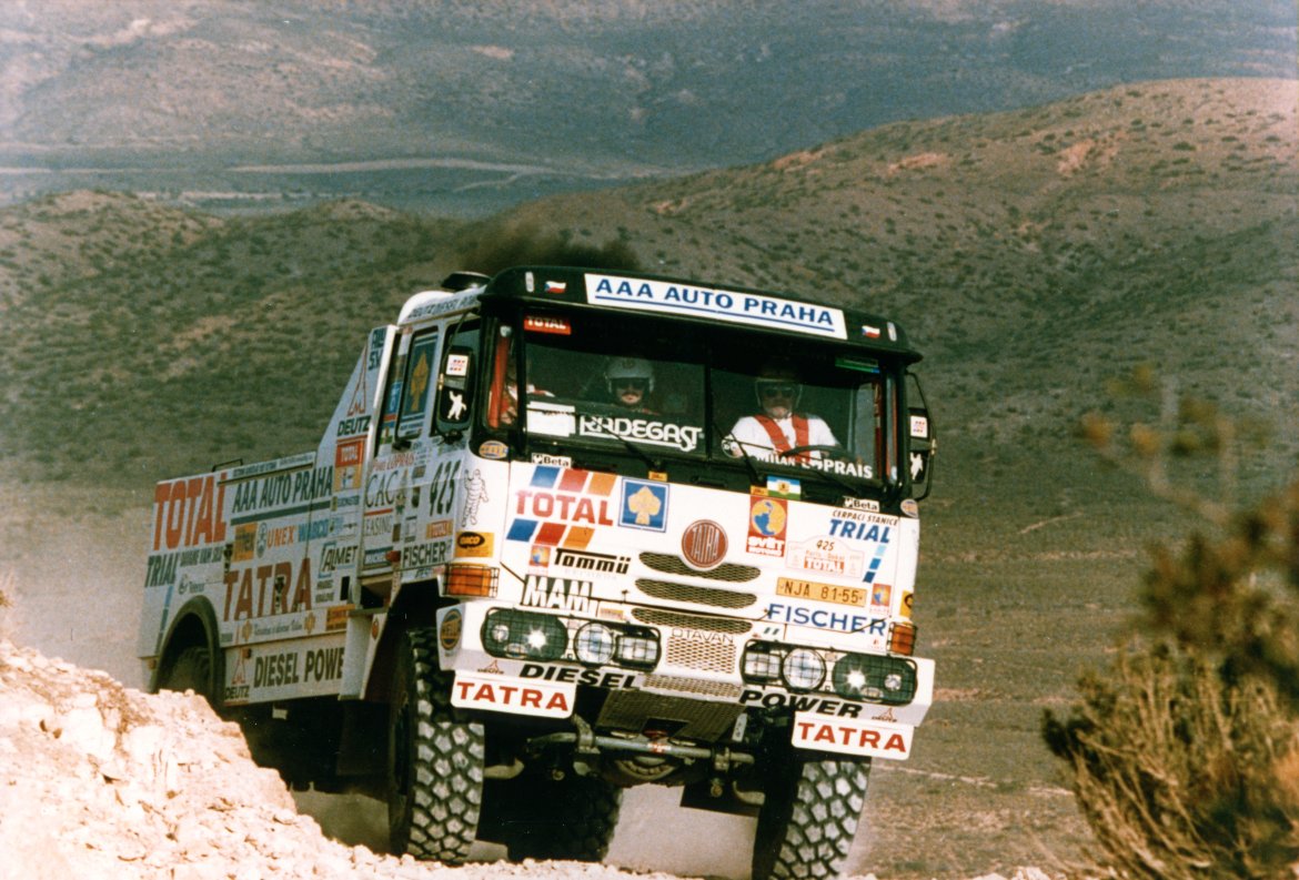 Dakar 2001 - Karel Loprais směřuje k šestému vítězství.