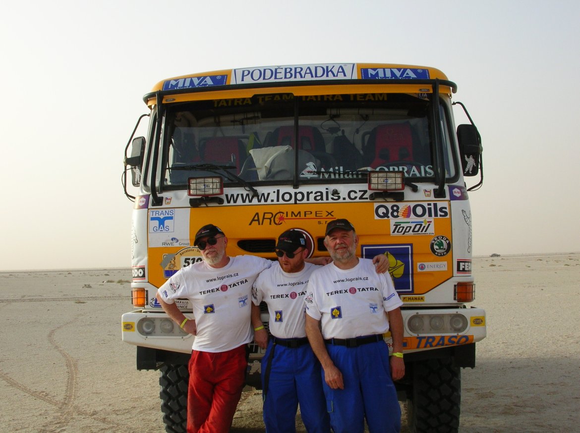 Dakar 2005 - zachráněná posádka - zleva Josef Kalina, Petr Gilar a Karel Loprais.