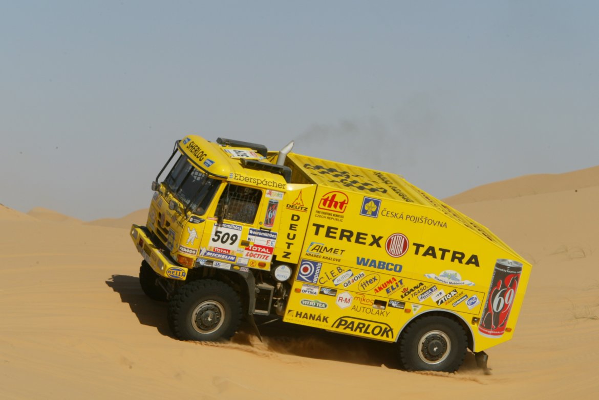 Dakar 2006 - pro nesnesitelné bolesti zad musel Karel Loprais ze soutěže odstoupit.