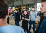 Michal Adlof (v šedé mikině) se svými kolegy z projektu při návštěvě týmu Buggyra Racing.