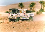 Dakar 1999 - do soutěže vyrazila Puma s několika sty kilogramy náhradních dílů navíc a celkem čtyřmi náhradními pneumatikami.